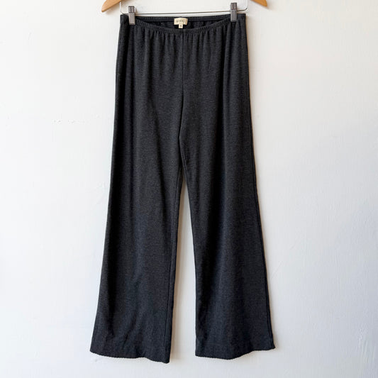 Donni. Baby Rib Scallop Pant in Dark Grey (XS)