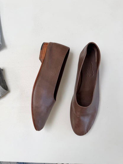Martiniano Glove Shoes in Brown (Sz 38)